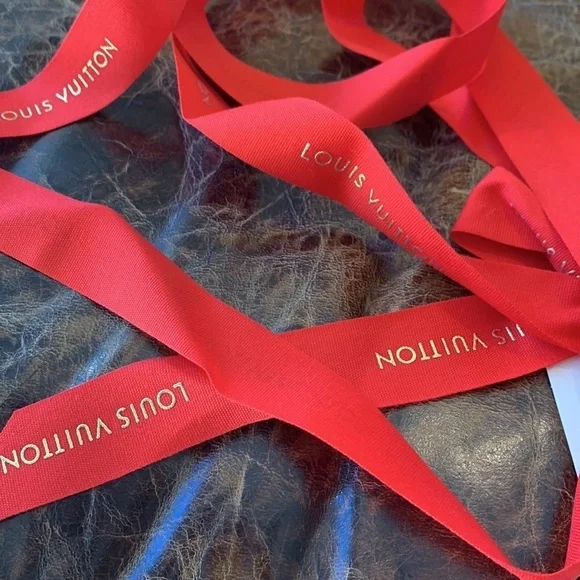 Louis Vuitton Bag, Ribbon and Gift Tag - Picture 5 of 8